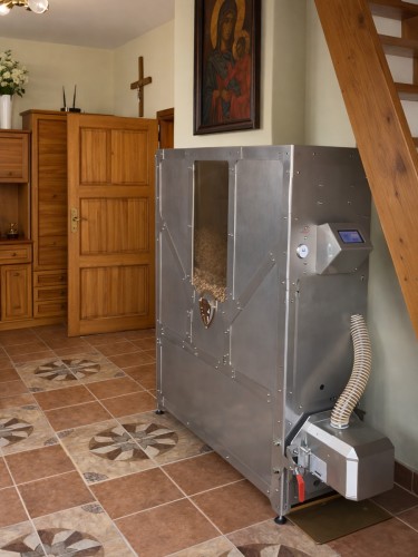 HERKULES INOX 30 kW w Leszczawce – kocioł HERKULES w pomieszczeniu przy kaplicy