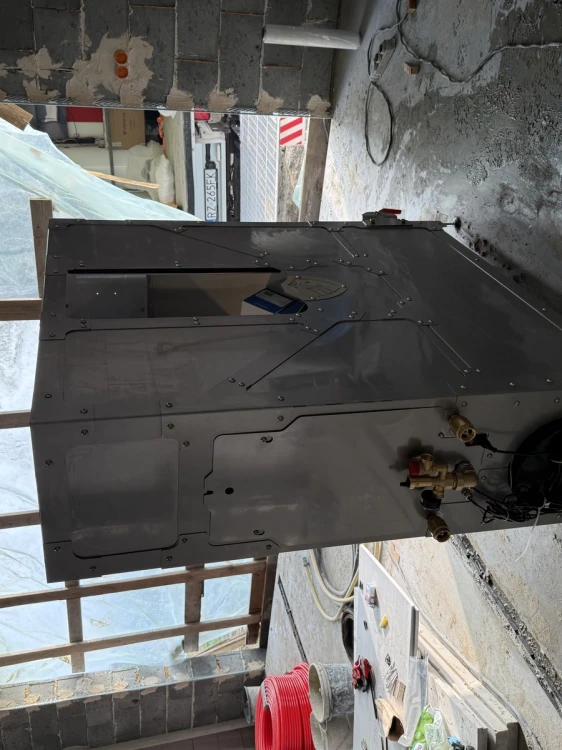 HERKULES INOX 20 kW w Wierzawicach – górna część kotła podczas instalacji