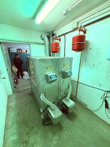 2 × HERKULES INOX 30 kW w Dębicy – dwa kotły HERKULES w pomieszczeniu technicznym