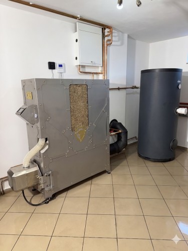 HERKULES INOX 20 kW w Dynowie – kocioł i duży bufor ciepła w wykończonej kotłowni
