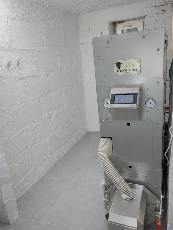 HERKULES INOX 20 kW w Lubartowie – front kotła z ekranem sterownika