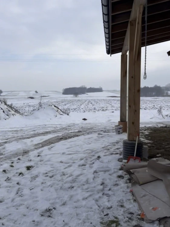 HERKULES INOX 20 kW w Wierzawicach – budowa domu zimą – ujęcie terenu realizacji