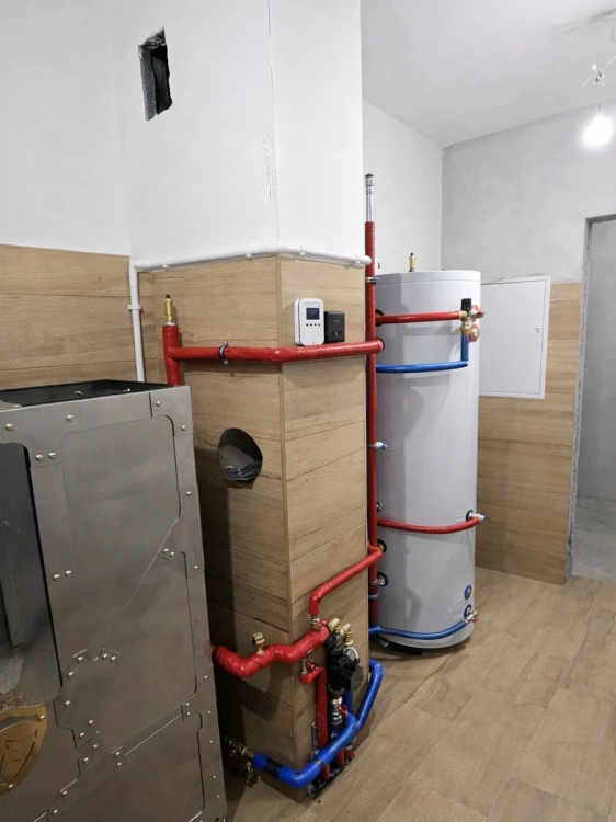 HERKULES INOX 20 kW w Wierzawicach – kocioł, zasobnik i przewody instalacji grzewczej